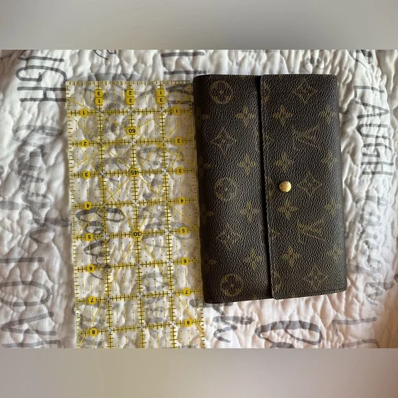 Vintage Louis Vuitton Monogram Wallet 7.5”x5” - Picture 7 of 17